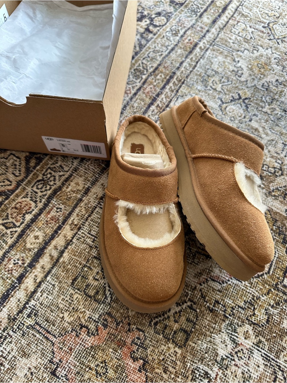 UGG Bea Mary Jane chestnut (Kids) Size 5/ Wmn’s Size 7